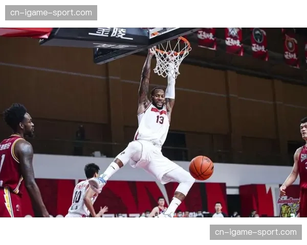 通讯:一支大学篮球队如何依靠“魔球理论”打进全国四强 通讯:一支大学篮球队如何依靠“魔球理论”打进全国四强