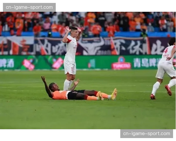 北伦敦德比火爆瞬间：孙兴慜破门后冲角旗区滑跪庆祝